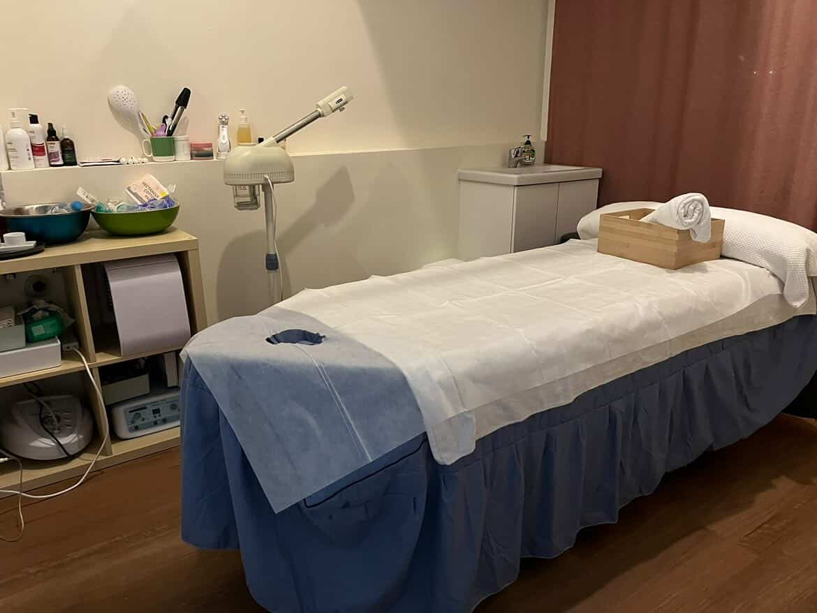 Facial treatment room